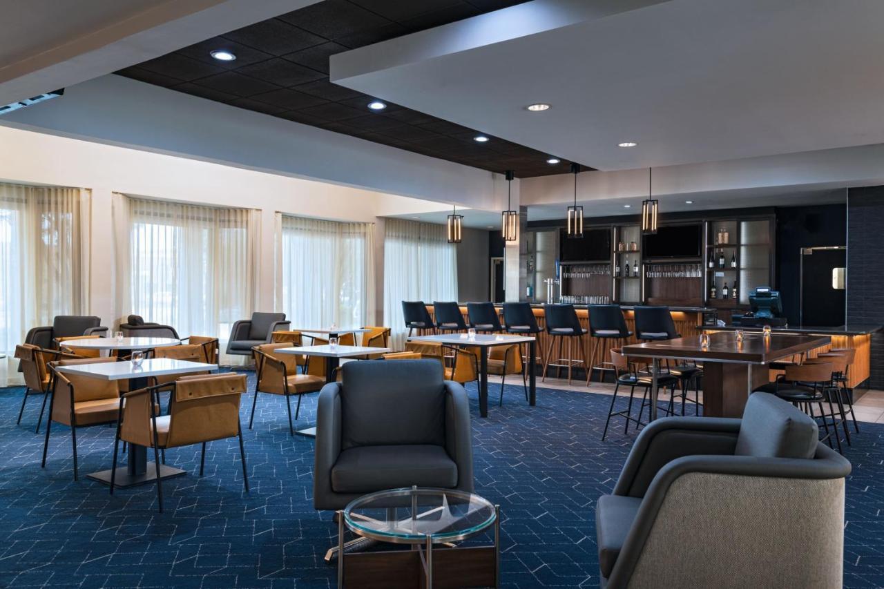 Courtyard By Marriott San Antonio Airport Hotel Exterior photo