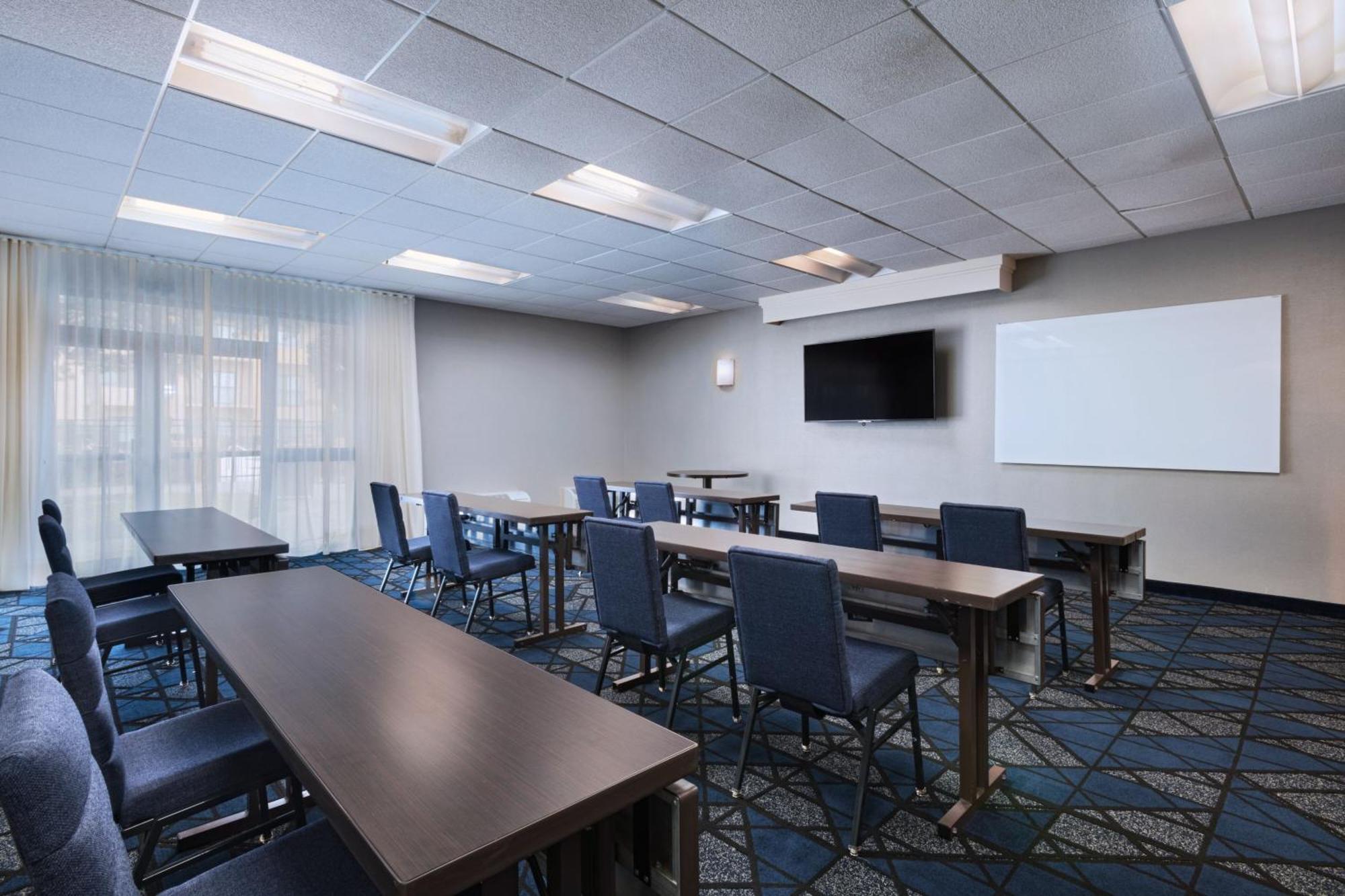 Courtyard By Marriott San Antonio Airport Hotel Exterior photo