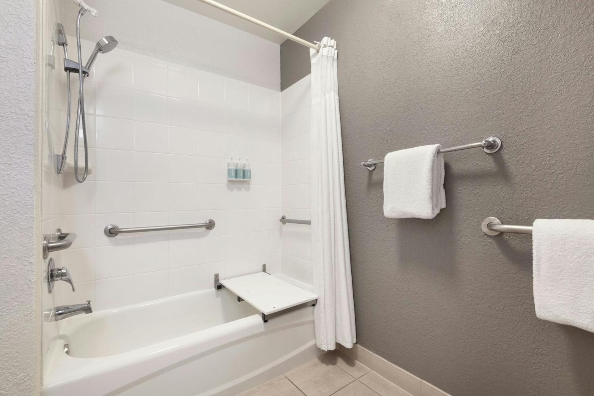 Courtyard By Marriott San Antonio Airport Hotel Exterior photo