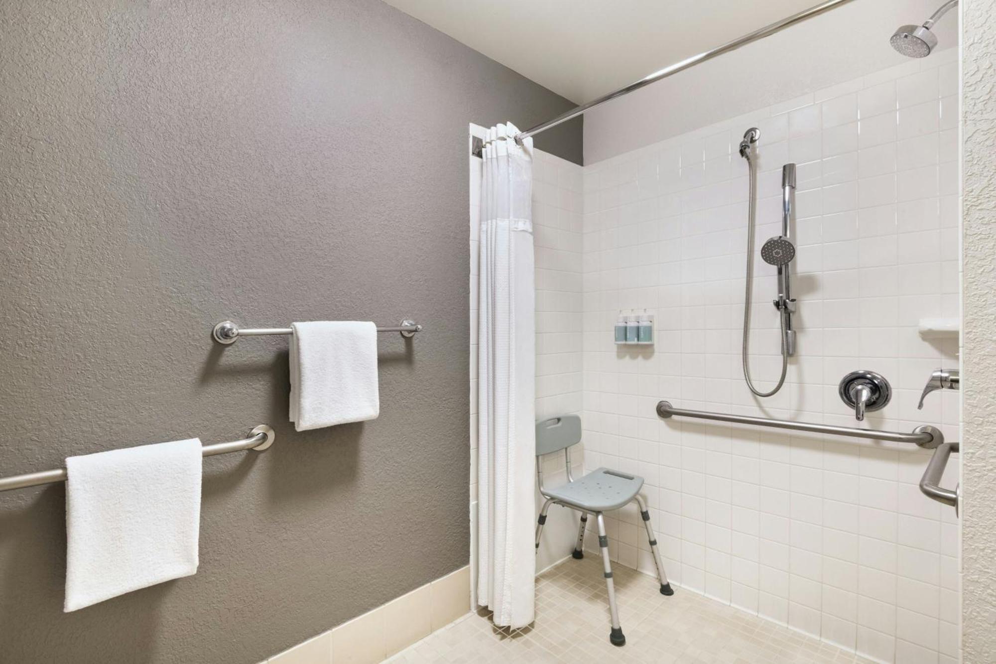 Courtyard By Marriott San Antonio Airport Hotel Exterior photo