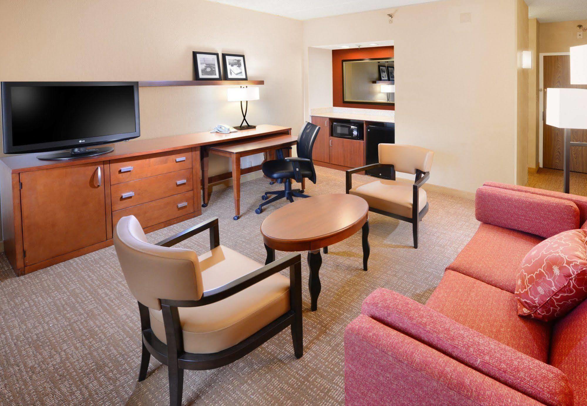 Courtyard By Marriott San Antonio Airport Hotel Exterior photo